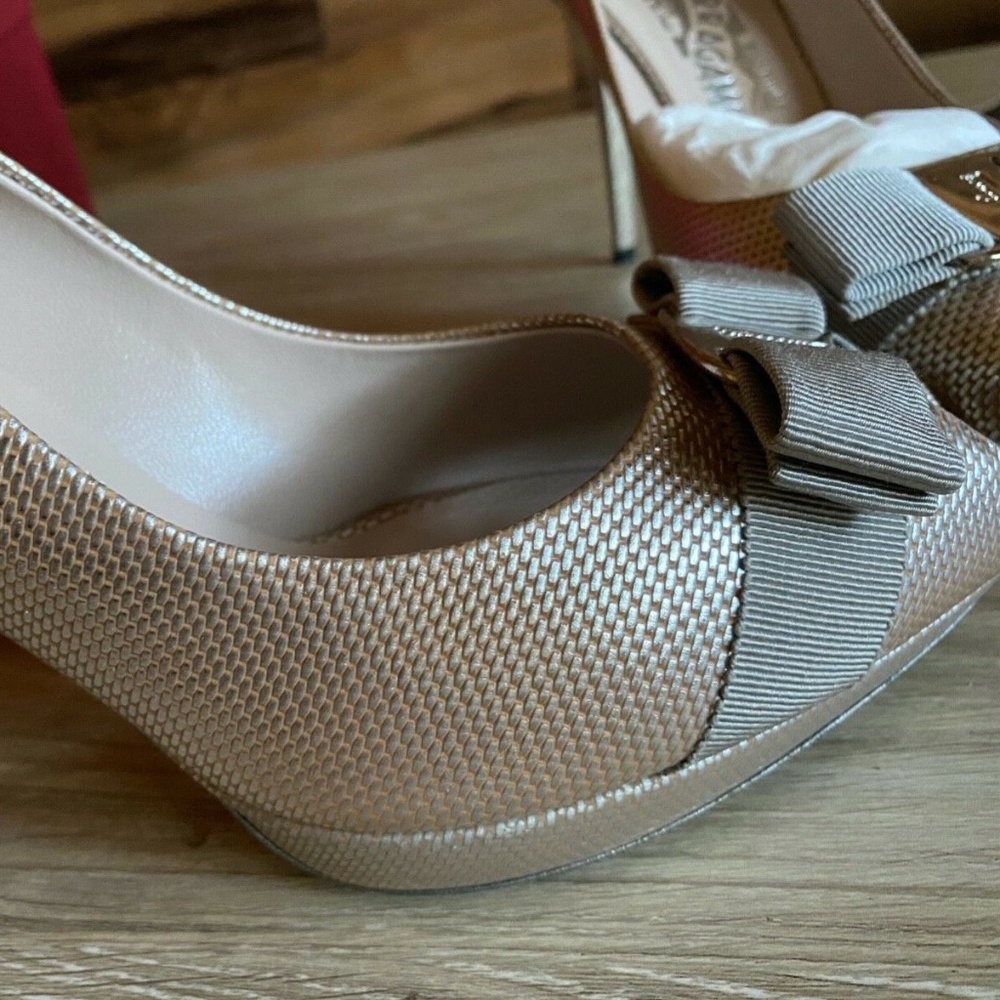 Salvatore Ferragamo Grazia Peep Toe Bow Platform Pumps Champagne Silver 10B - Picture 9 of 11